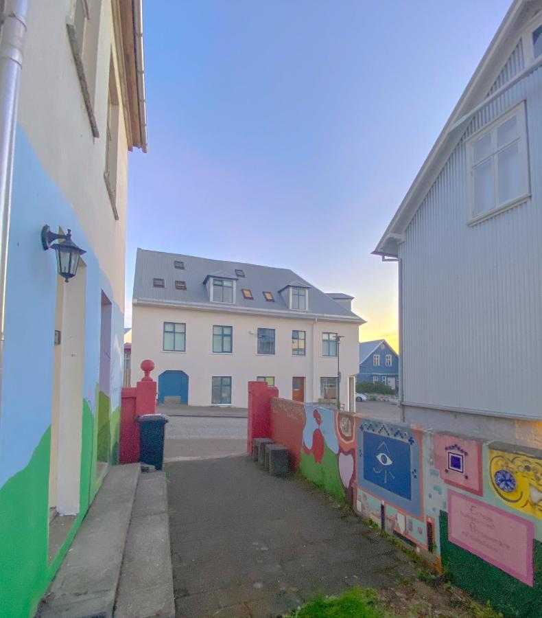 Enjoy Reykjavik Yellow Door Apartment Экстерьер фото