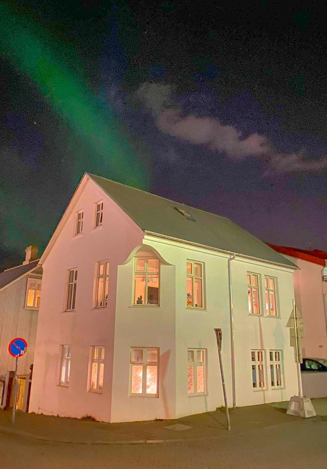 Enjoy Reykjavik Yellow Door Apartment Экстерьер фото