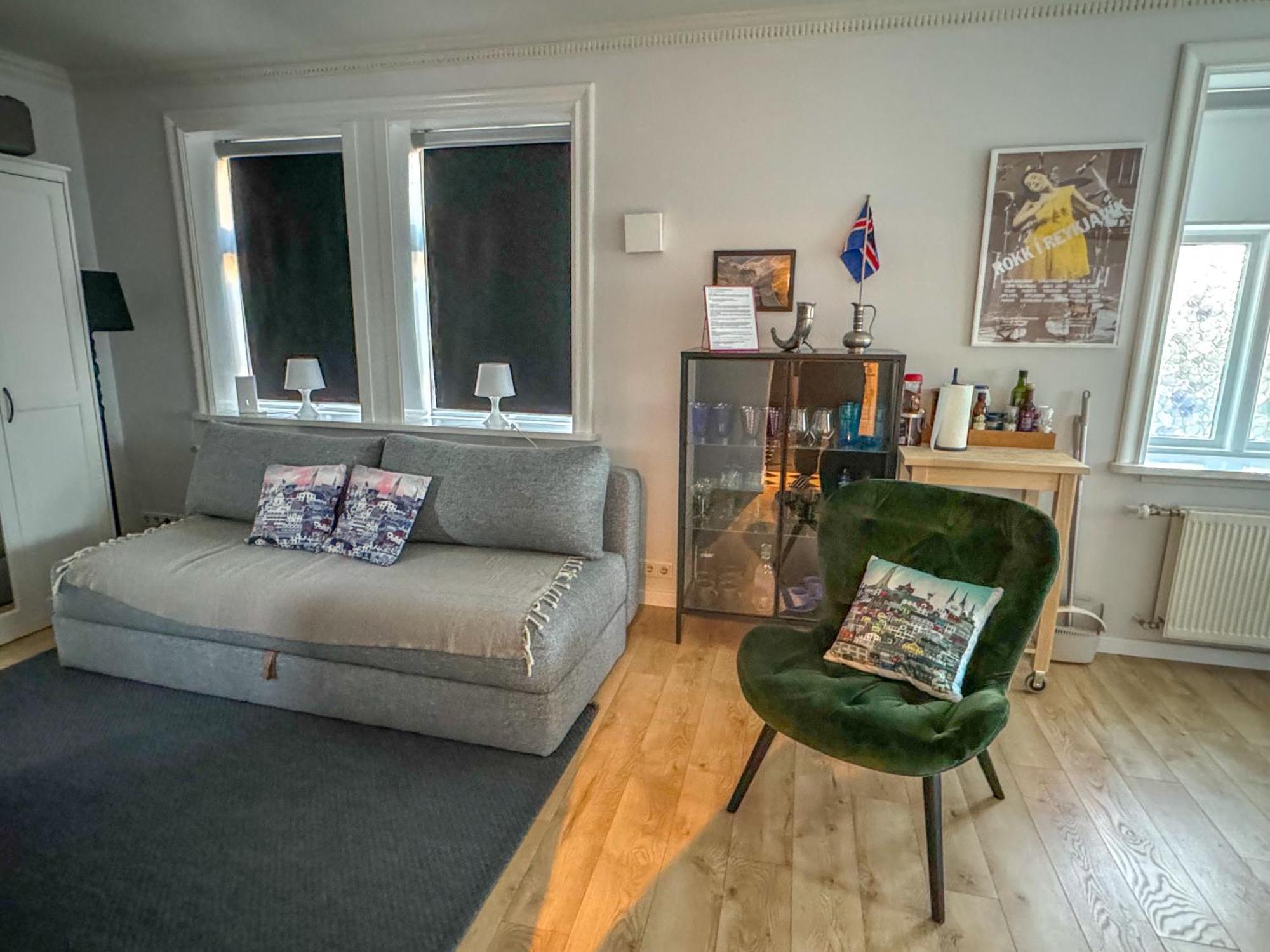 Enjoy Reykjavik Yellow Door Apartment Экстерьер фото